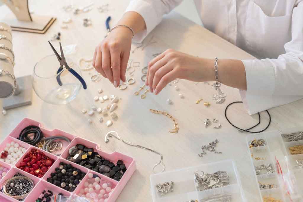 A women choosing jewelry